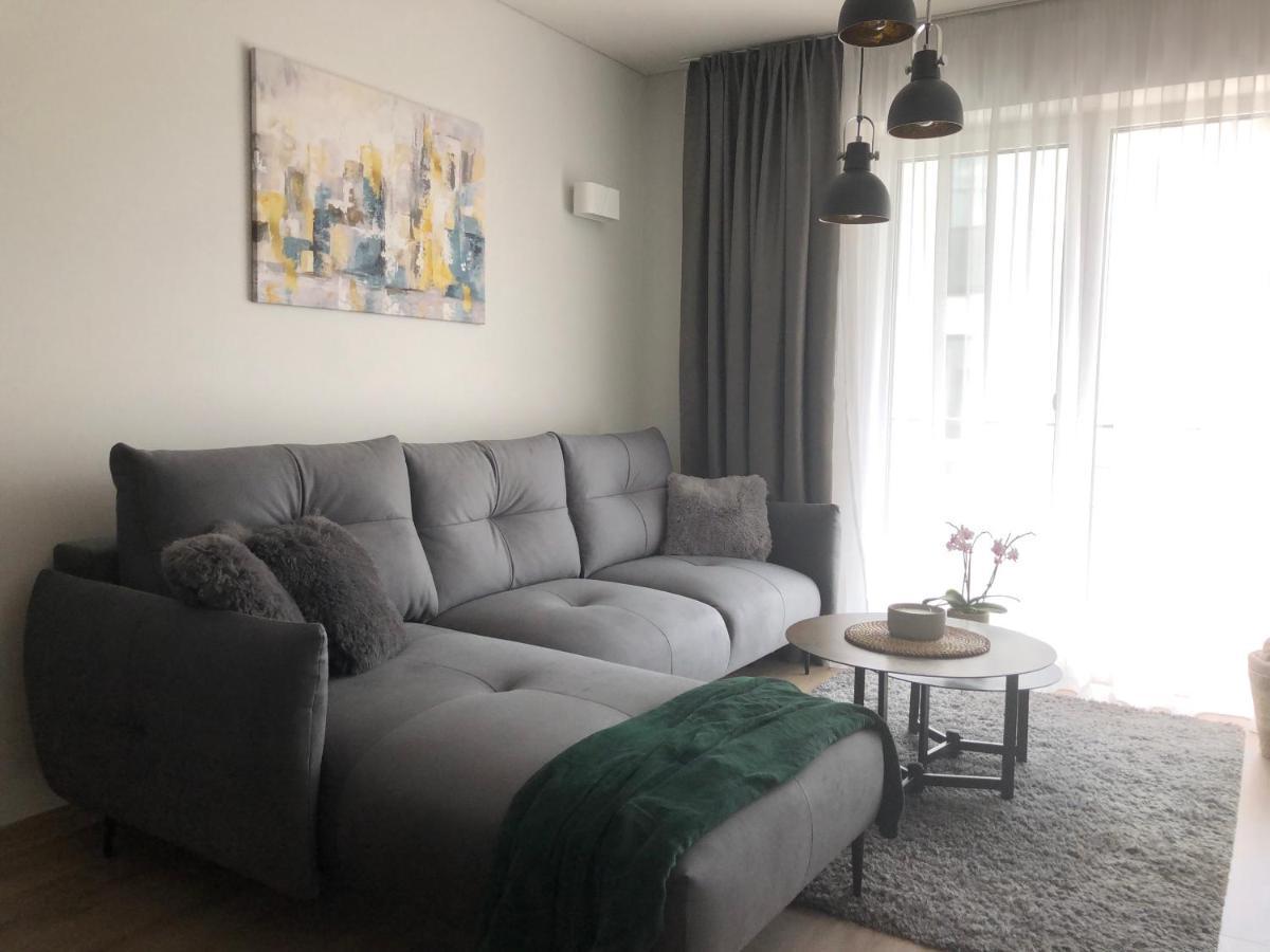 Cosy 1 Bedroom Apartment In The Heart Of Old Town With Parking Kaunas Exterior photo
