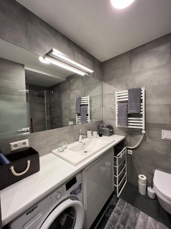 Cosy 1 Bedroom Apartment In The Heart Of Old Town With Parking Kaunas Exterior photo